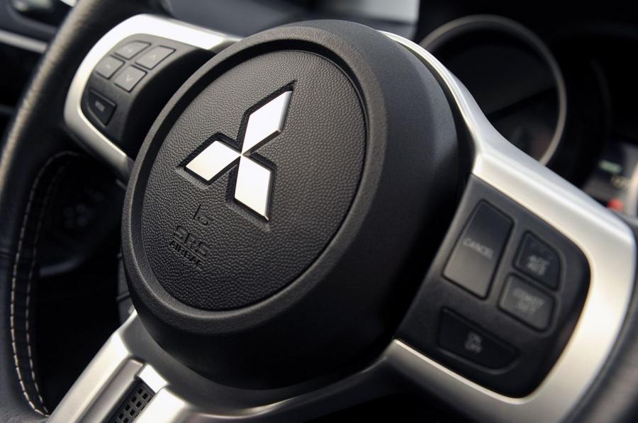  Mitsubishi Lancer Evolution X GSR 2013 года  (фото 17 из 43)